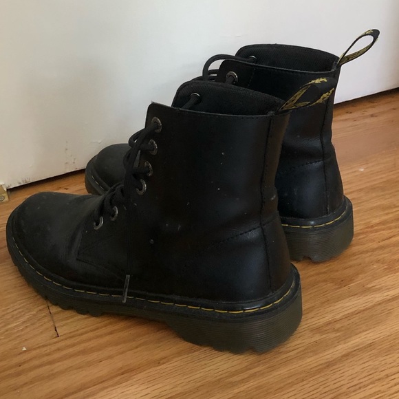 DR MARTEN LUANAS - Picture 4 of 4